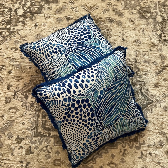 Lilly Pulitzer Blue and Green 2 Sided Pillows Like New☀️ - Picture 3 of 5